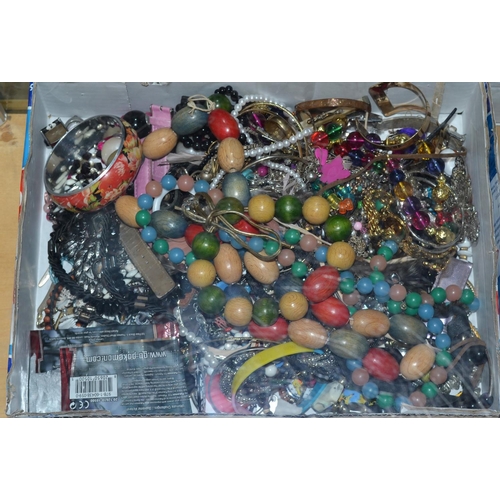 607 - Box of costume jewellery