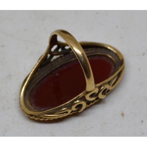 640 - 9ct Gold bloodstone set ring - size Q