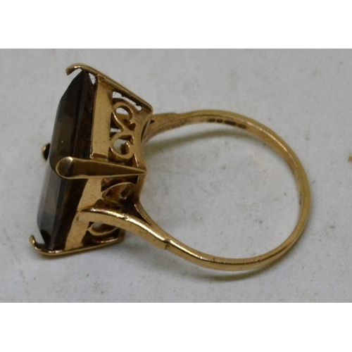 641 - 9ct gold cocktail ring - Size W