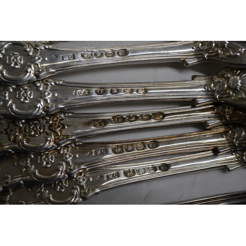 647 - 6 silver forks and an unusual serving spoon - 4 forks and spoon - London 1828 by William Chawner II ... 