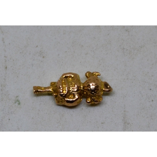 650 - 9ct gold charm in the form of a the Lincoln Imp