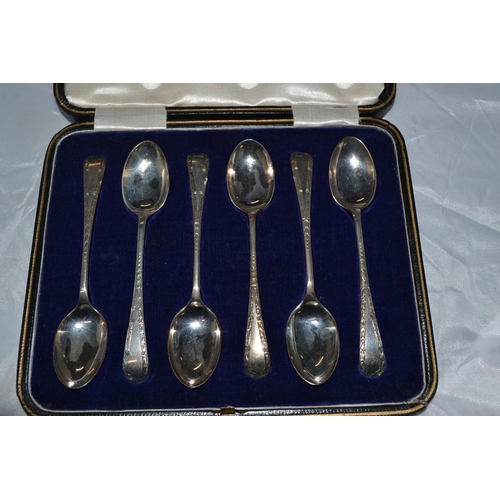 705 - Set of 6 silver tea spoons in case - Sheffield 1920 by Cooper brothers