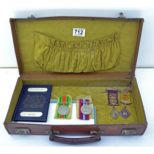 712 - A qty of medals etc in a Masonic case - Silver Medals, WW2 medals and paperwork etc