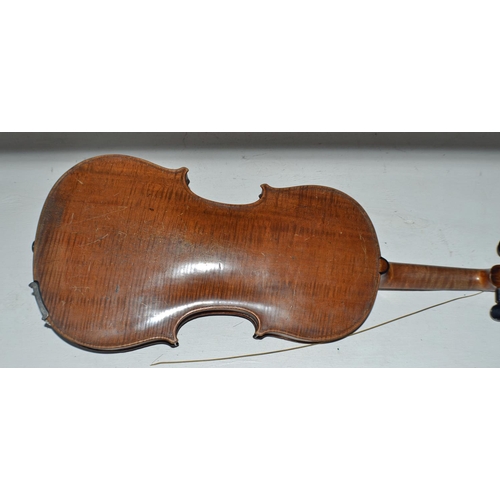 127 - An antique violin bearing a label for Charles Harris of Oxford 1823