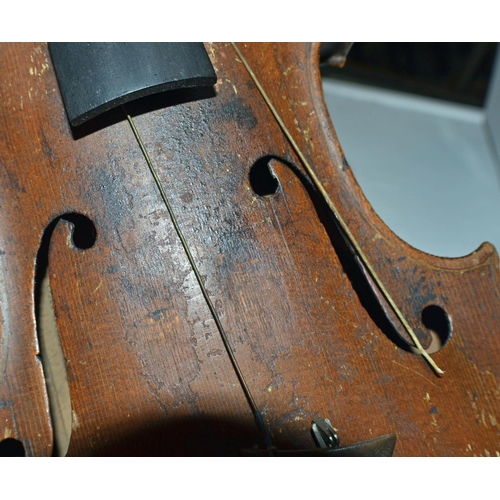 127 - An antique violin bearing a label for Charles Harris of Oxford 1823