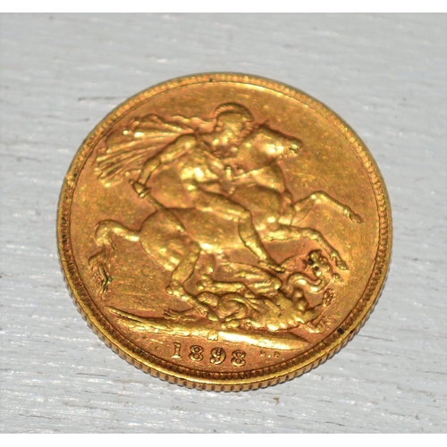 559 - A Victorian St George full gold sovereign coin - 1898 Melbourne mint - old head