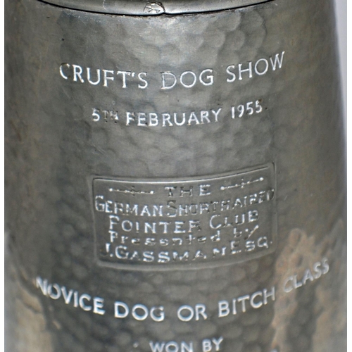 636 - A rare 1955 pewter tankard given as a prize by Crufts Dog Show - German Shorthaired Pointer