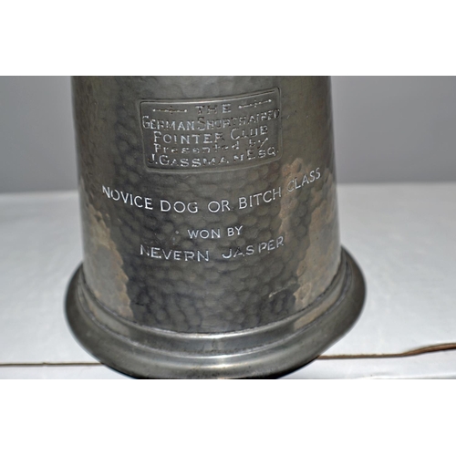 636 - A rare 1955 pewter tankard given as a prize by Crufts Dog Show - German Shorthaired Pointer