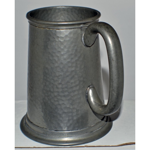 636 - A rare 1955 pewter tankard given as a prize by Crufts Dog Show - German Shorthaired Pointer