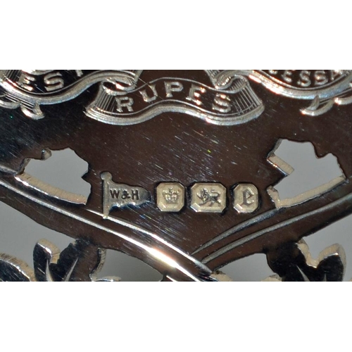 642 - A rare solid silver Gas Key made in Sheffield 1897 by Walker & Hall - This key was presented to Lady... 