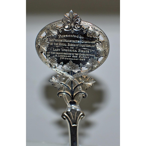 642 - A rare solid silver Gas Key made in Sheffield 1897 by Walker & Hall - This key was presented to Lady... 