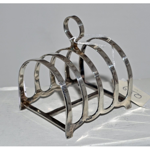 650 - A silver 4 slice toast rack - Sheffield 1938 by Frank Cobb