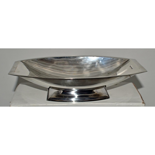 651 - A large silver Art Deco period fruit bowl - Sheffield 1934 by Wilson & Gill