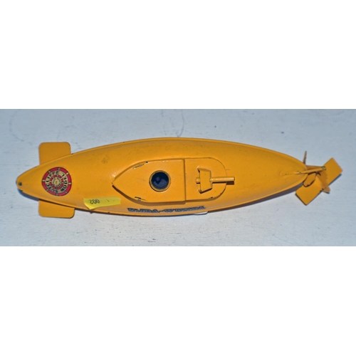 717 - A vintage Unda Wunda yellow toy submarine by Sutcliffe Models