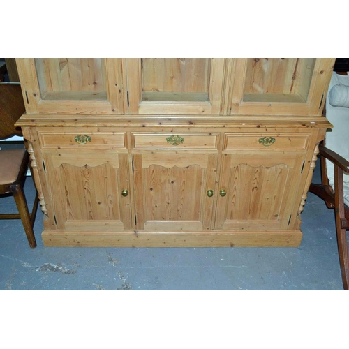 119 - Pine dresser