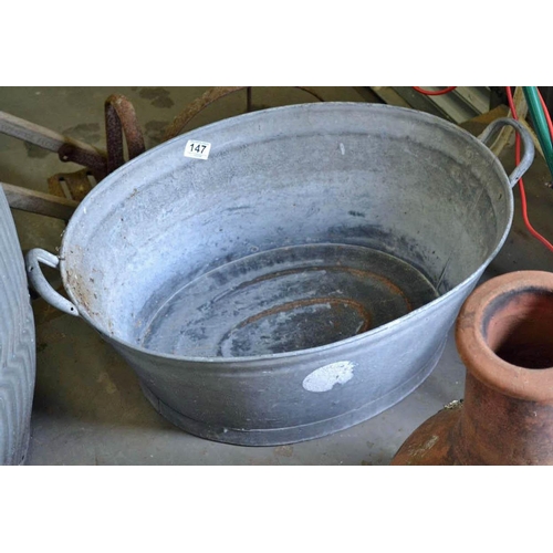 147 - Vintage galvanised tin bath