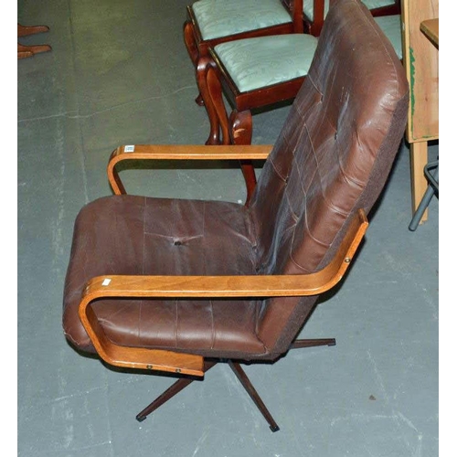 93 - Retro armchair