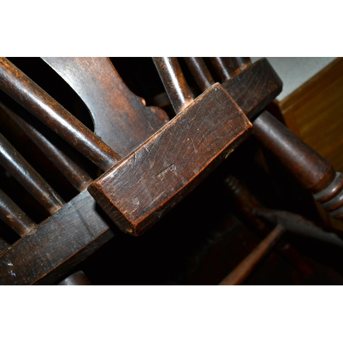 20 - A set of 4 Antique Elm seated wheel back chairs