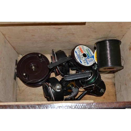 164 - Wooden box containing fishing reels etc