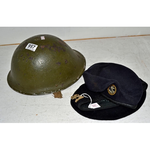 957 - British Army helmet and 2 berets - Wessex Rgt