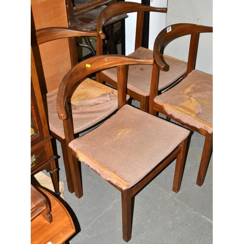 147 - A set of 4 retro dining chairs in the style of Knud Faerch for Slagelse Møbelvaerk - likely Danish b... 