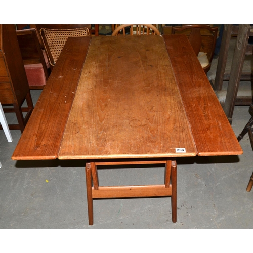 204 - An unusual retro Danish Trioh 1960's teak elevator coffee table, with extending sides and raised top... 