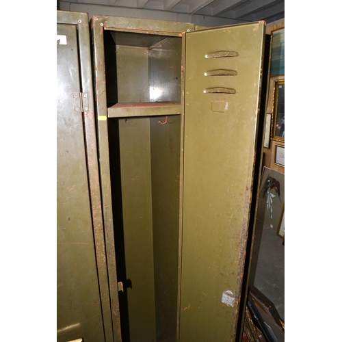 225 - Vintage green painted metal locker 2/3