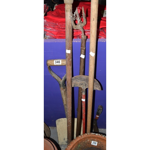 346 - Qty of garden tools