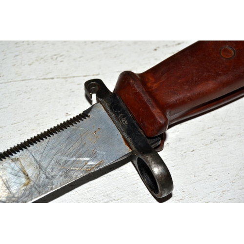 555 - A vintage wire cutter bayonet and scabbard