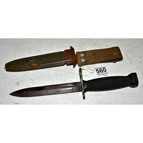 560 - A WW2 period US M7 bayonet in scabbard