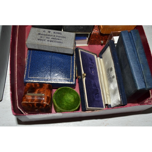 633 - Qty of antique and later jewellery boxes