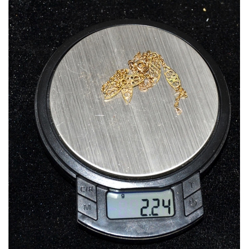 665 - 9ct gold chain - broken