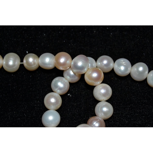 668 - 2 vintage cultured pearl bracelets