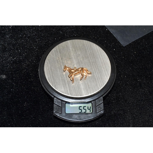 690 - A 9ct gold charm of a Horse