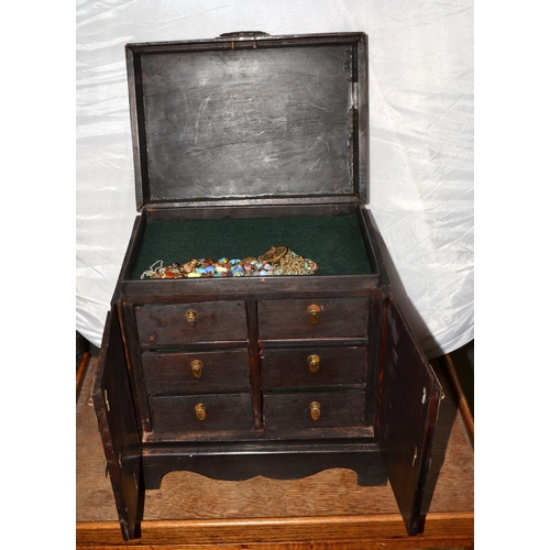 714 - A Chinese hardwood jewellery box and contents