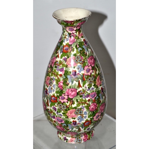 715 - A vintage Crown Ducal chintz vase