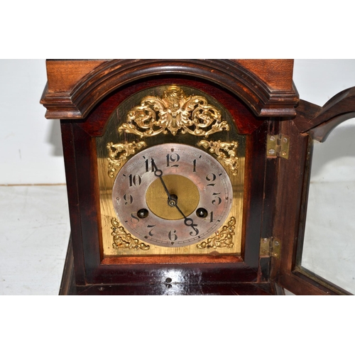 720 - An impressive vintage mantle clock