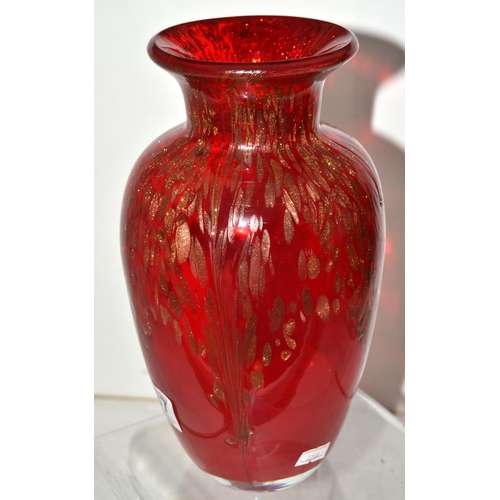 737 - A red and gold glass vase marked Goran Warff - Kosta Boda