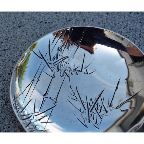 747 - A pair of vintage Japanese/ Oriental silver bowls