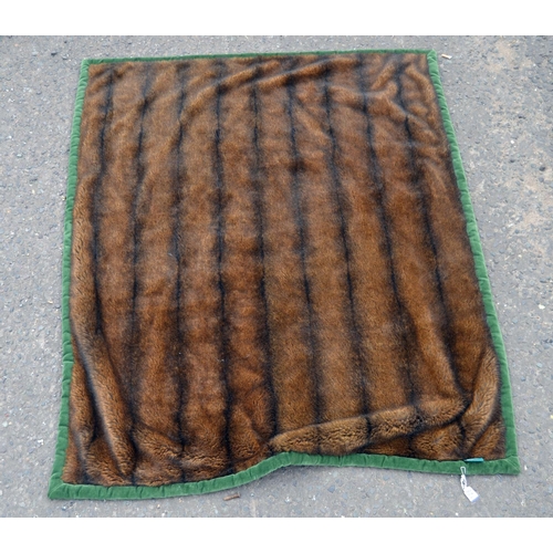 128 - ABC Collection faux fur throw