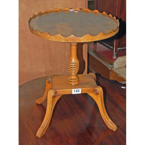 146 - Small pie crust table - Postage/packing not available.