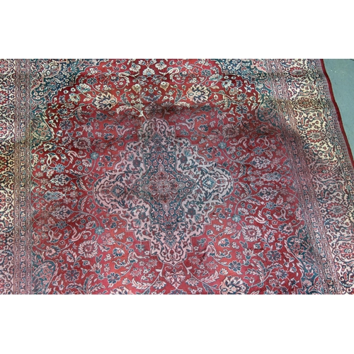 259 - Chiraz rug with central medallion