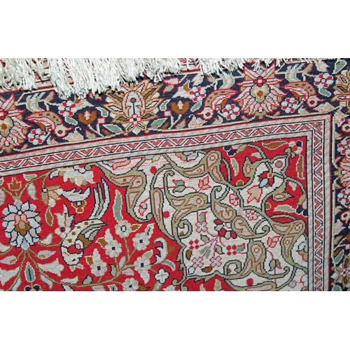 261 - A good quality rug with central medallion and Herati border - high thread count