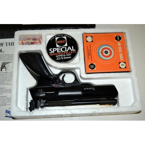 1002 - A Webley Tempest Air Pistol in box with accessories