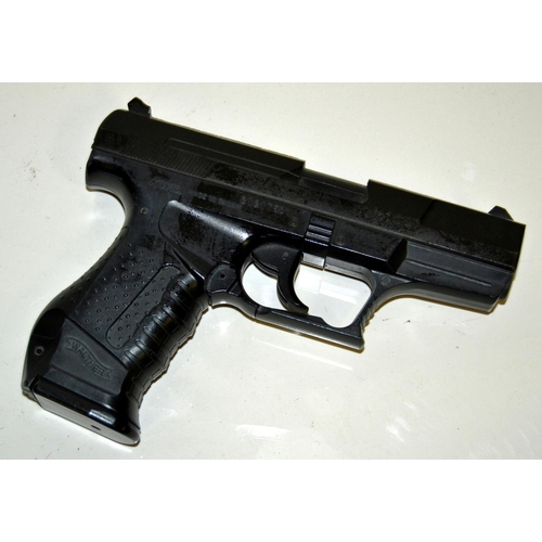 1004 - A Walther P990 BB gun in hard plastic case - This lot is offered for the purposes of historical re-e... 