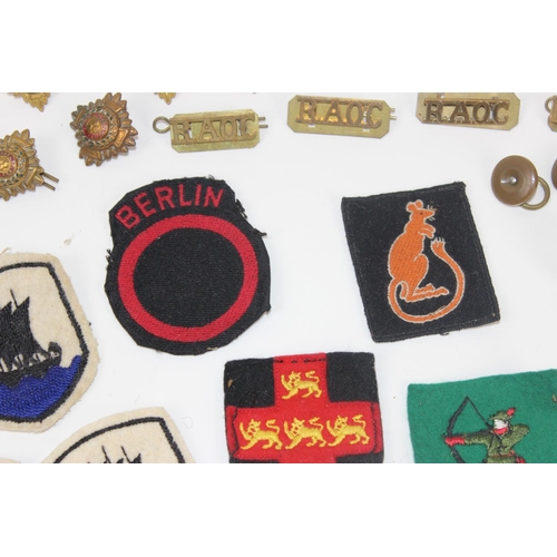 1007 - Qty of assorted military patches and badges