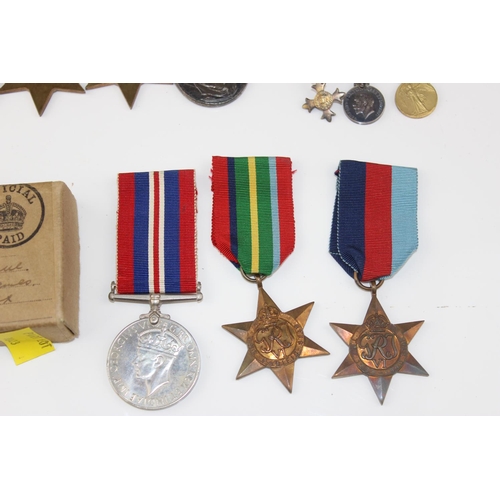 1023 - WW1 & 2 Medals to inc DFM (Distinguished Flying Medal) group on bar to 1806016 F/Sgt John Oliver SEA... 