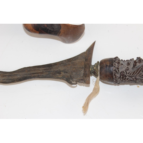 1025 - An antique Kris dagger with sheath and profusely carved handle - believed to be a Meteorite steel bl... 