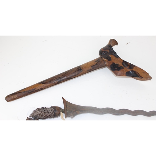 1025 - An antique Kris dagger with sheath and profusely carved handle - believed to be a Meteorite steel bl... 