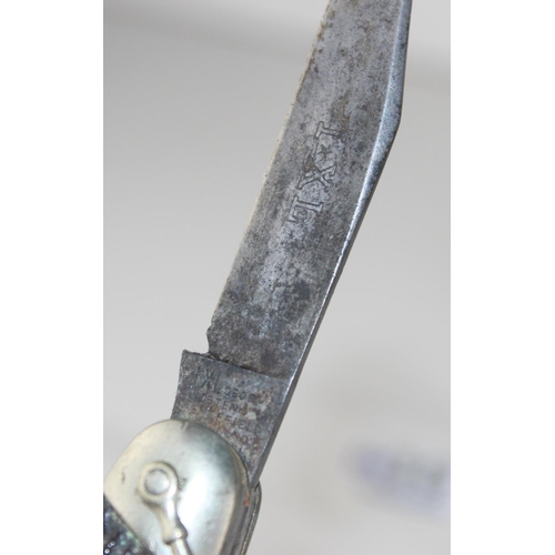 1039 - A vintage George Wostenholm IXL penknife with antler scales